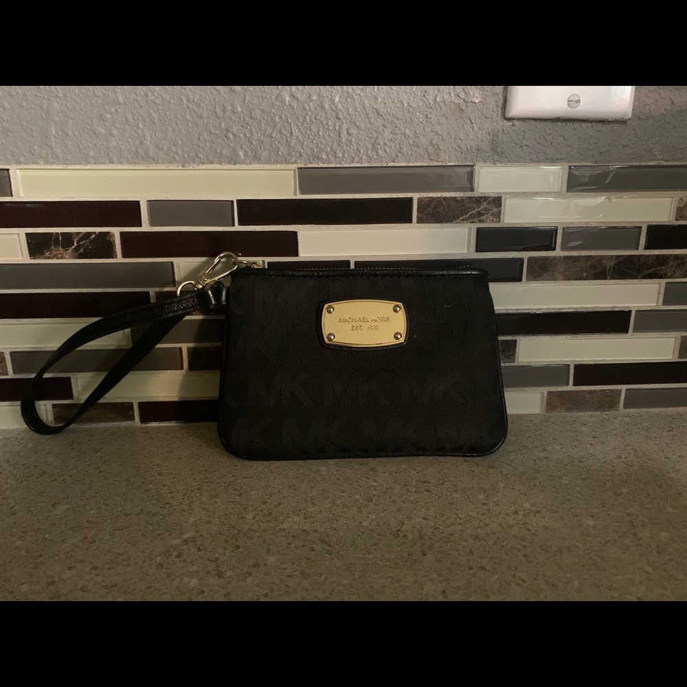 Michael kors wristlet